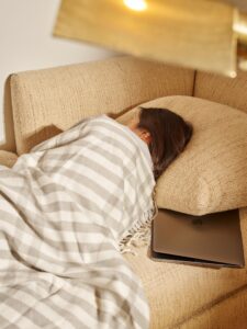 Lee más sobre el artículo Nuevo estudio revela los mejores ejercicios para tratar el insomnio y mejorar la calidad del sueño