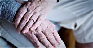 Lee más sobre el artículo Envejecer y desayunar tarde: el hábito que podría aumentar el riesgo de muerte prematura